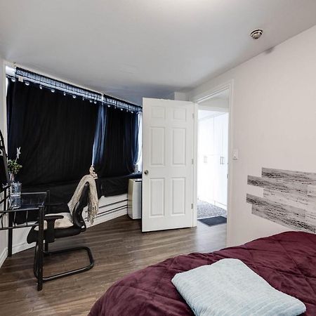 Bright Parkdale Court - Little Portugal W/ Free Parking Apartment Торонто Екстериор снимка