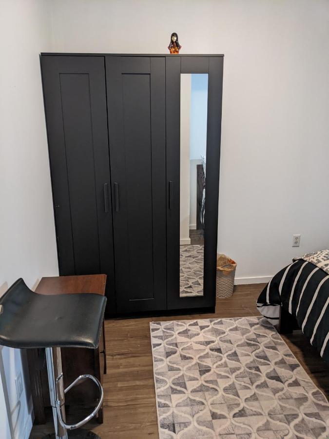 Bright Parkdale Court - Little Portugal W/ Free Parking Apartment Торонто Екстериор снимка