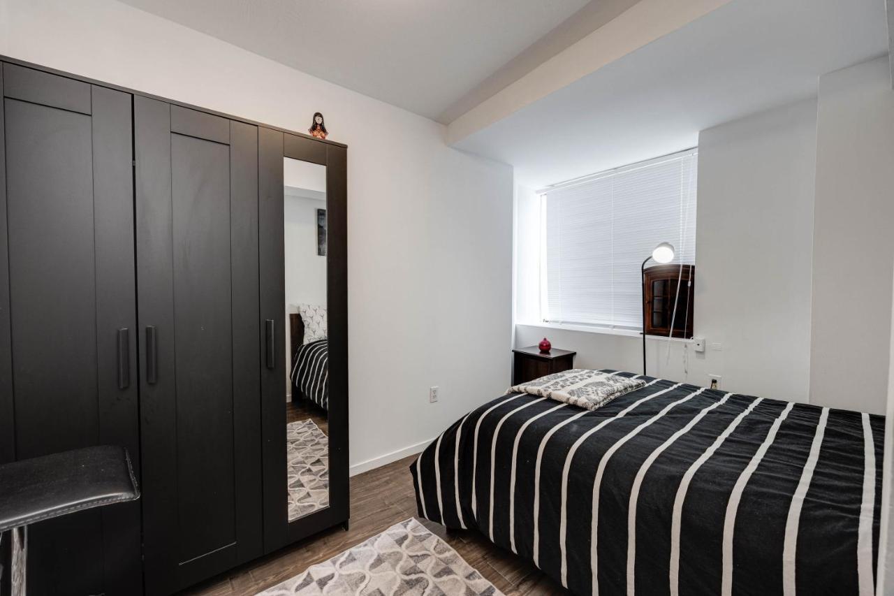 Bright Parkdale Court - Little Portugal W/ Free Parking Apartment Торонто Екстериор снимка