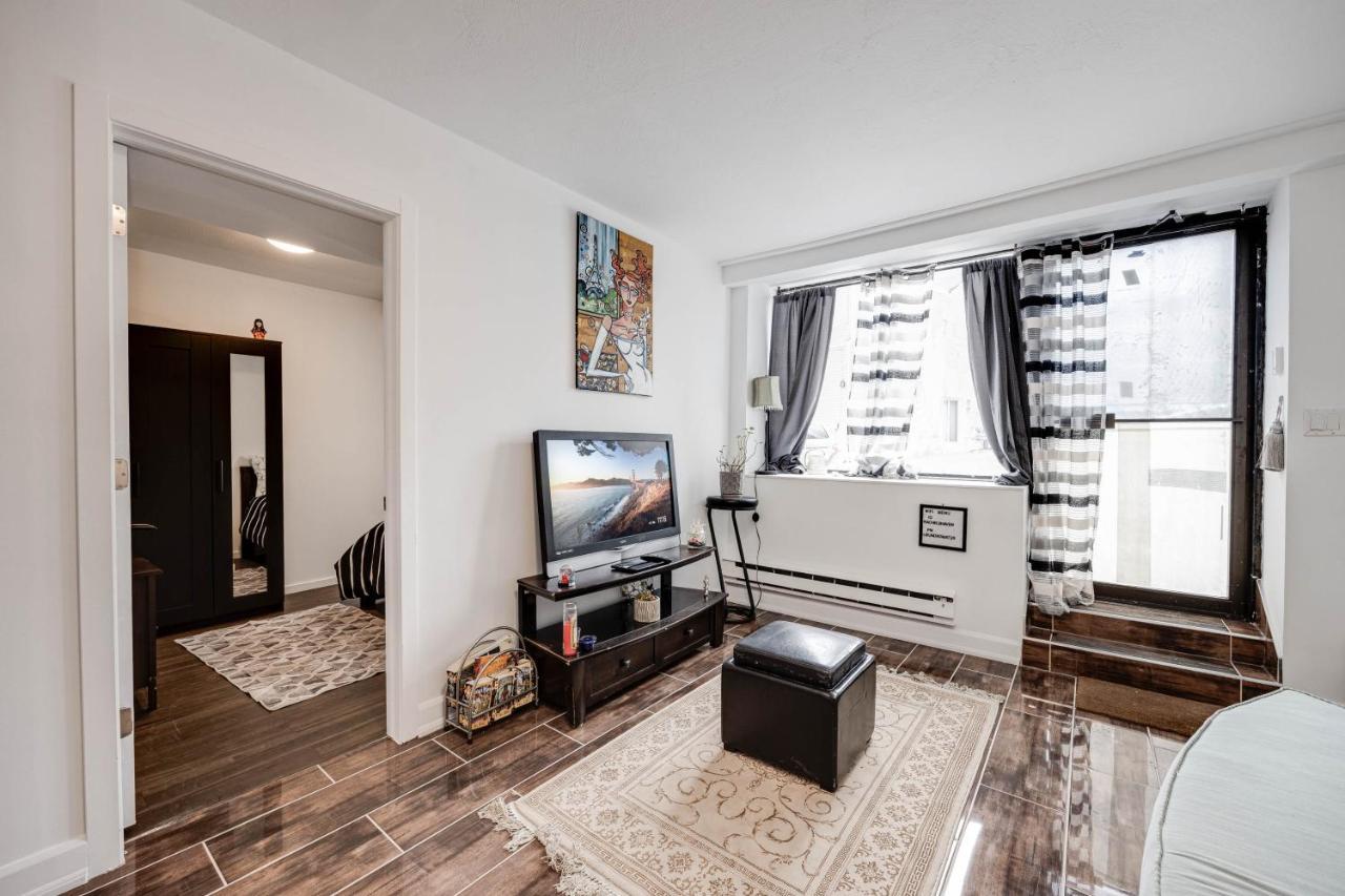Bright Parkdale Court - Little Portugal W/ Free Parking Apartment Торонто Екстериор снимка