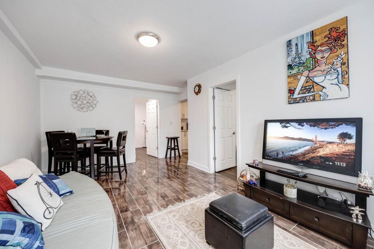 Bright Parkdale Court - Little Portugal W/ Free Parking Apartment Торонто Екстериор снимка
