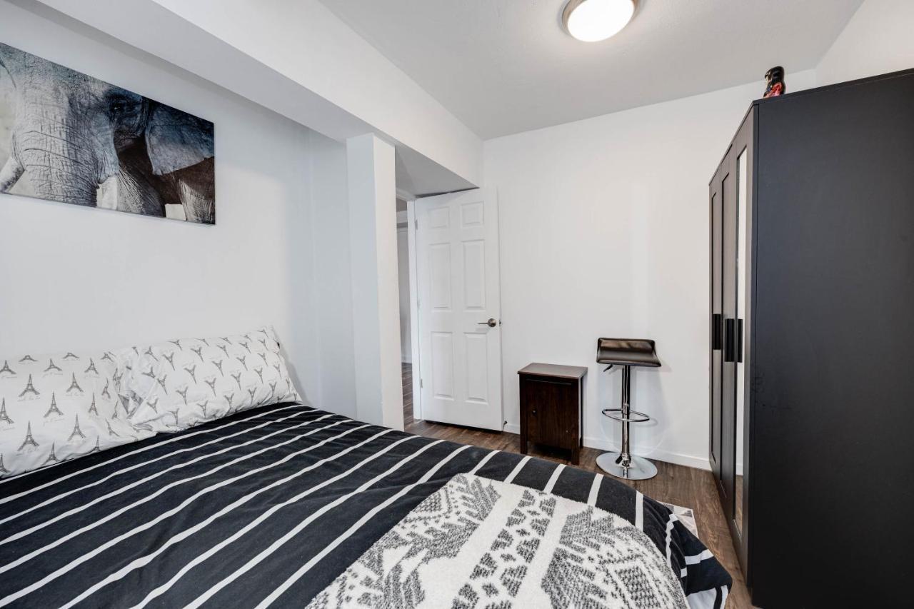 Bright Parkdale Court - Little Portugal W/ Free Parking Apartment Торонто Екстериор снимка