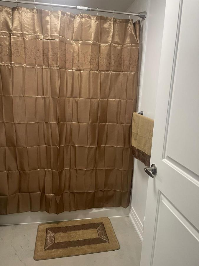 Bright Parkdale Court - Little Portugal W/ Free Parking Apartment Торонто Екстериор снимка