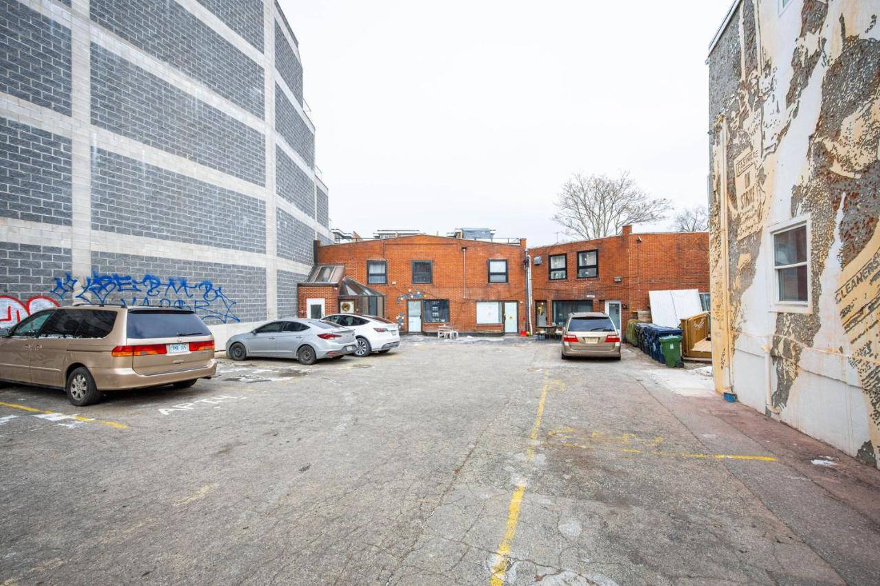 Bright Parkdale Court - Little Portugal W/ Free Parking Apartment Торонто Екстериор снимка