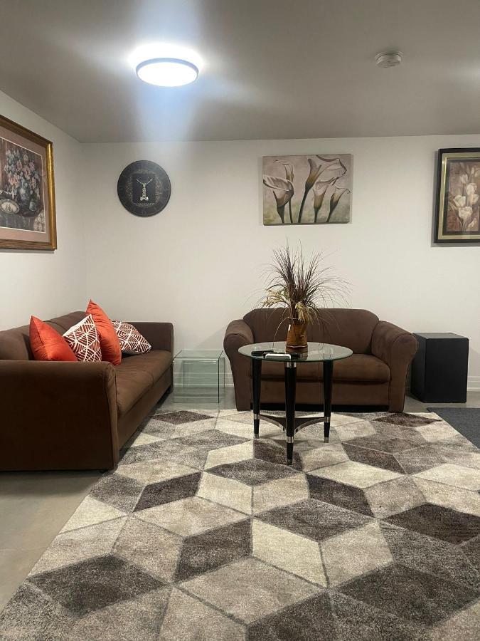 Bright Parkdale Court - Little Portugal W/ Free Parking Apartment Торонто Екстериор снимка