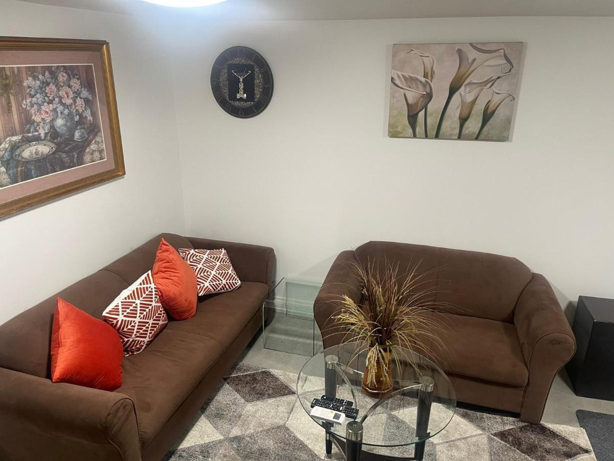 Bright Parkdale Court - Little Portugal W/ Free Parking Apartment Торонто Екстериор снимка