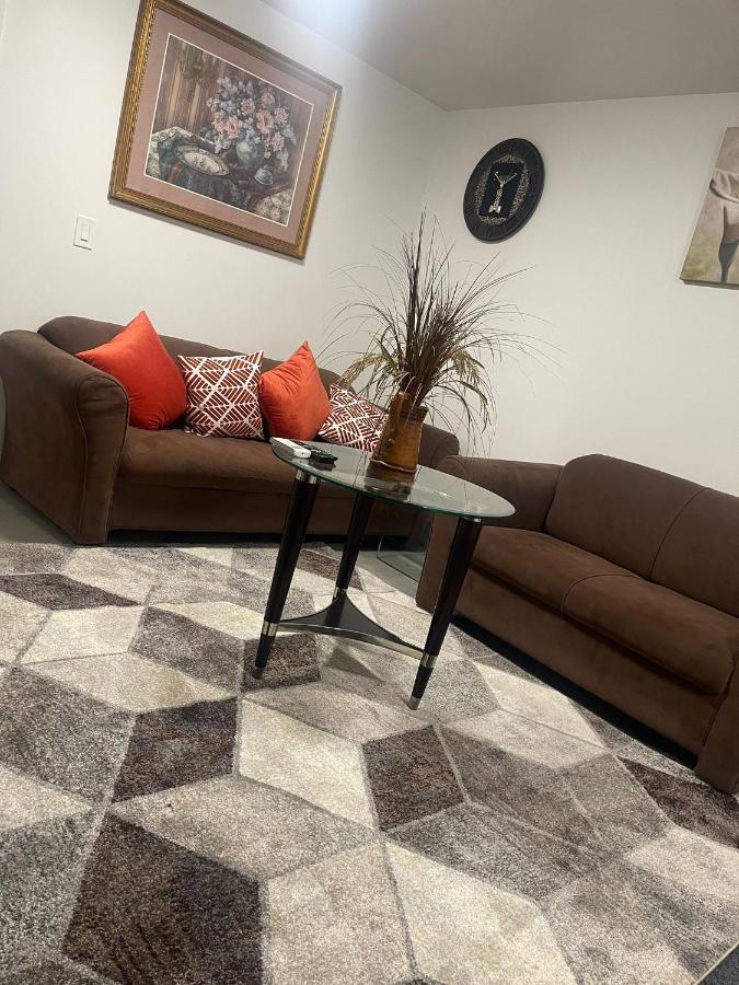 Bright Parkdale Court - Little Portugal W/ Free Parking Apartment Торонто Екстериор снимка