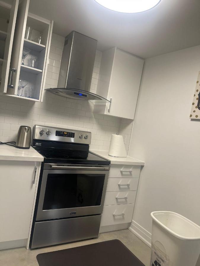 Bright Parkdale Court - Little Portugal W/ Free Parking Apartment Торонто Екстериор снимка