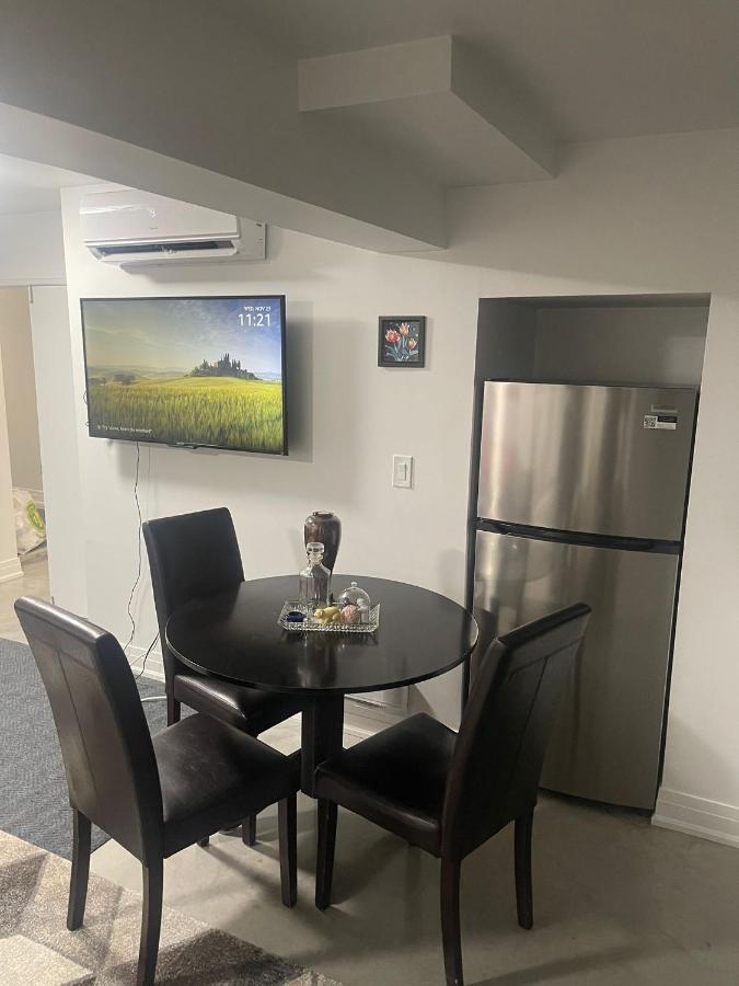 Bright Parkdale Court - Little Portugal W/ Free Parking Apartment Торонто Екстериор снимка