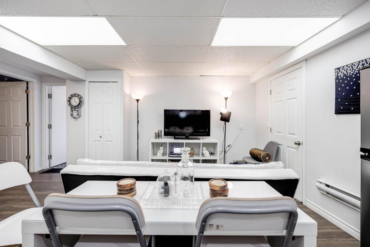 Bright Parkdale Court - Little Portugal W/ Free Parking Apartment Торонто Екстериор снимка