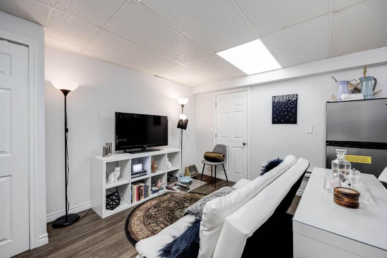 Bright Parkdale Court - Little Portugal W/ Free Parking Apartment Торонто Екстериор снимка