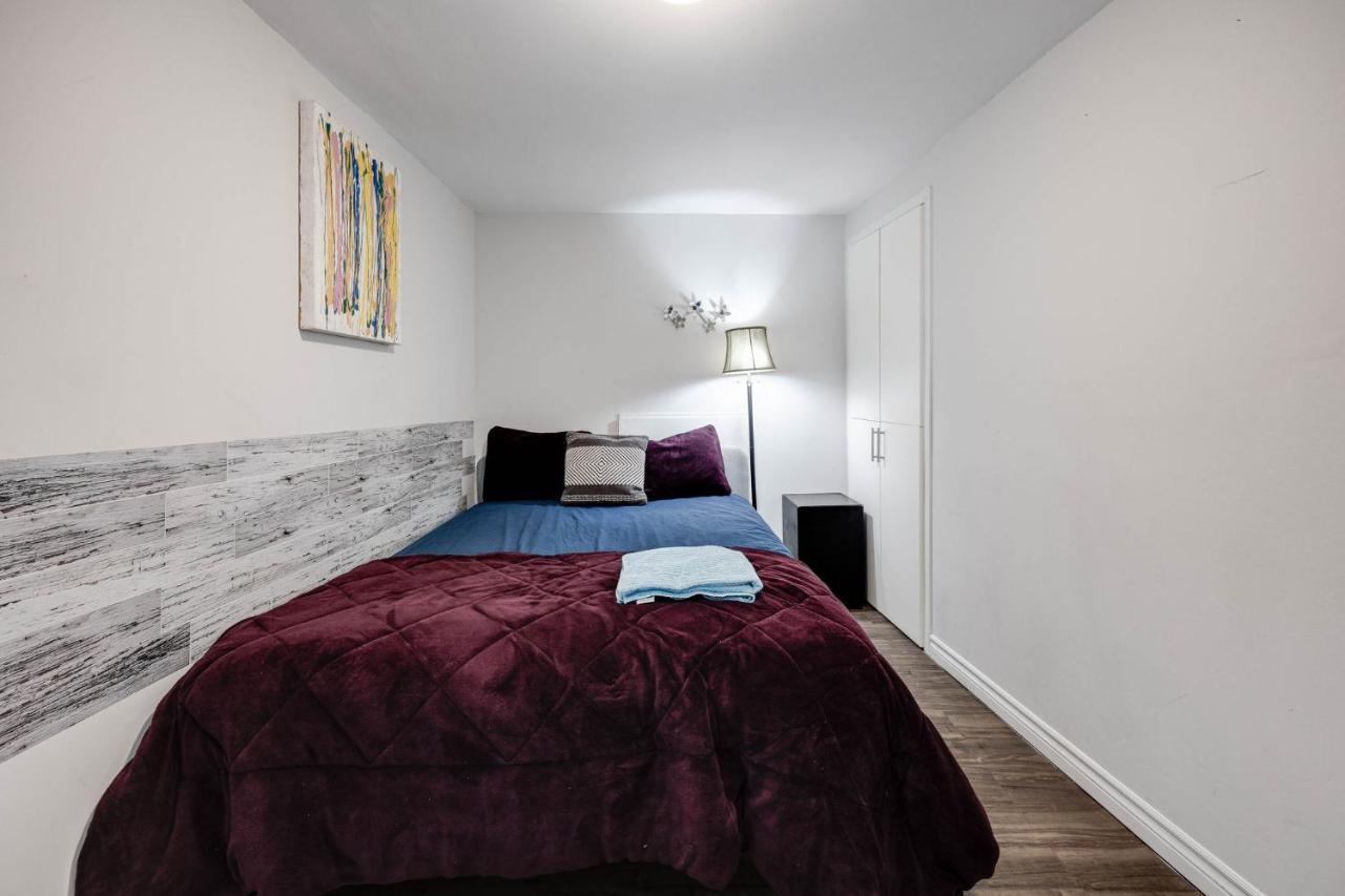 Bright Parkdale Court - Little Portugal W/ Free Parking Apartment Торонто Екстериор снимка